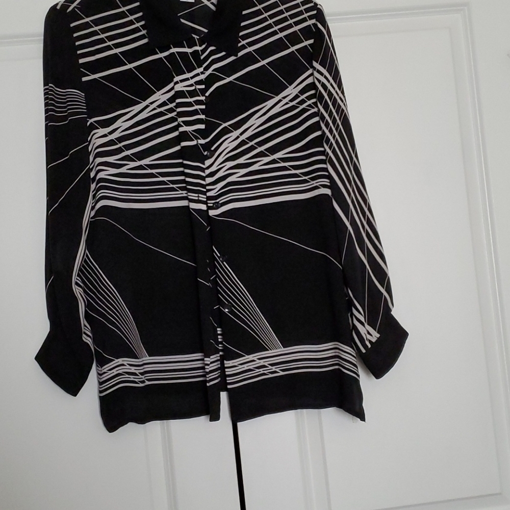 Black/white Geometric design long blouse